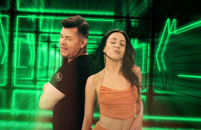 Piękna brunetka, Zenon Martyniuk i znakomity utwór pt. „Jak mam Cię pokochać„ to przepis na sukces?! Zenek numerem jeden?