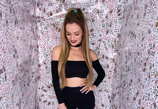 Piękna gwiazda disco polo kusi seksowną sukienką z wielkim dekoltem! Fanom opadły szczęki! 