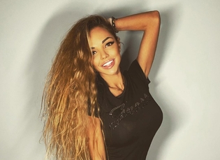 Piękna gwiazda disco polo zachwyca niezwykłymi metamorfozami! Fani wybrali najlepszą! 