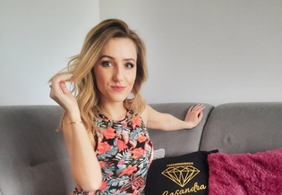 Piękna wokalistka disco polo odsłoniła swoje ciało! Uwagę przykuwa obłędna opalenizna! 