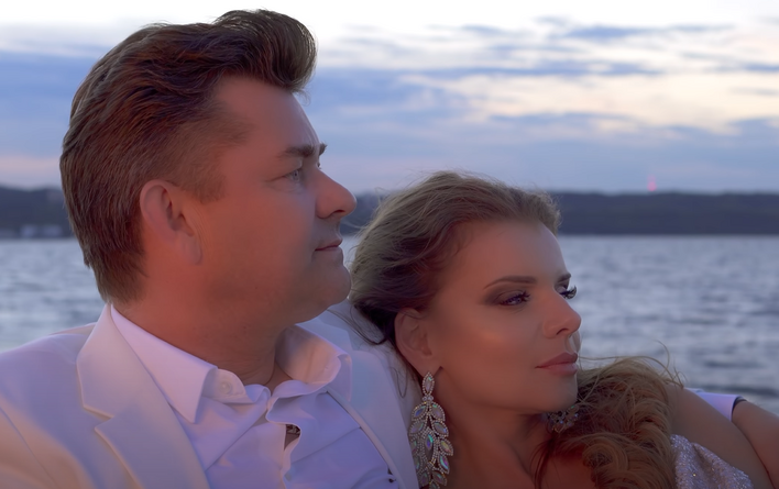 Piękna kobieta u boku Zenona Martyniuka! Genialna nowość od króla disco polo już w sieci! Utwór pt. ”Classy Girl” zdeklasuje konkurencję?