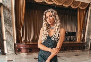 Piękna Małgorzata Główka z zespołu Camasutra zachwyca! Cudowne fale na jej głowie!