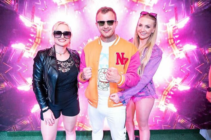 Piękni i Młodzi Dawid Narożny elektryzują publiczność podczas występu w klubie! „Ona działa na mnie jak„ opanowało całą Polskę!