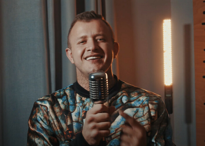 Opadnie Wam szczęka! Piękni i Młodzi Dawid Narożny w zaskakującej premierze! Fani „ubóstwiam Cię w takim repertuarze„