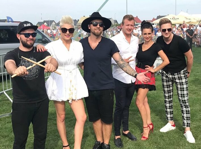 Piękni i Młodzi mają nową wokalistkę?! Nieoczekiwana zmiana miejsc z zespołem Daj to Głośniej?!