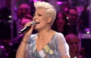 Piękni i Młodzi oczarowali publiczność w Sopocie! Wystarczyło im Jedno słowo! Zobaczcie ich występ na Polsat SuperHit Festiwal | VIDEO