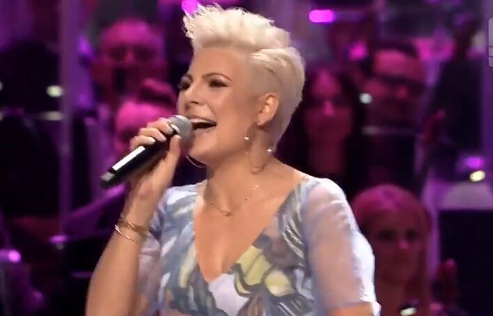 Piękni i Młodzi oczarowali publiczność w Sopocie! Wystarczyło im Jedno słowo! Zobaczcie ich występ na Polsat SuperHit Festiwal | VIDEO