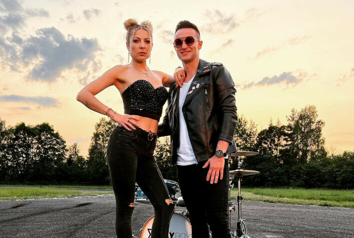 Piękni i Młodzi oraz Playboys: Nowa odsłona przeboju „Walczę o Ciebie„