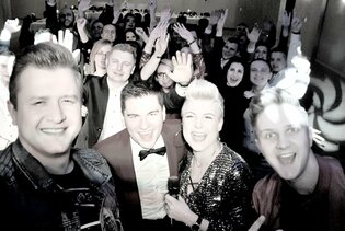 Piękni i Młodzi zagrali na osiemnastych urodzinach Pawła! "Zacna to była impreza" - komentuje zespół