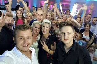 Piękni i Młodzi zagrali na weselu Mirki i Pawła | "gratki mordeczki"