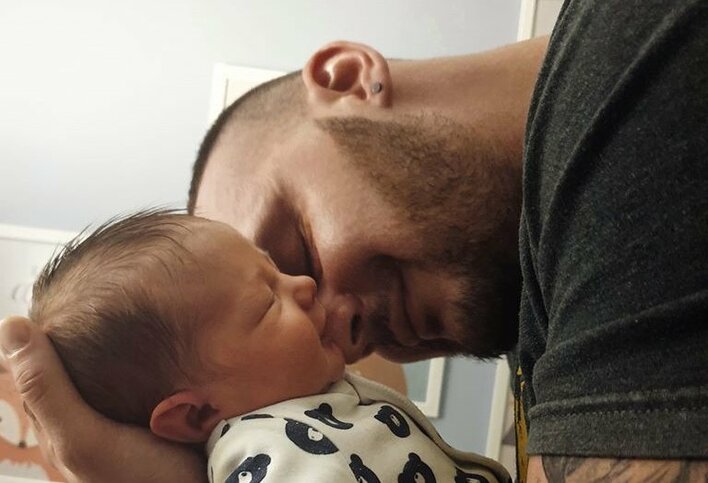 Pierwsze zdjęcie wokalisty disco polo z synem! Na świat przyszedł mały Kajetan! 