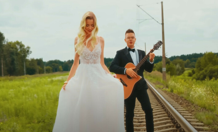 „Pierwszy raz” od MASSiVE robi furorę! Internet oszalał na punkcie tego hitu