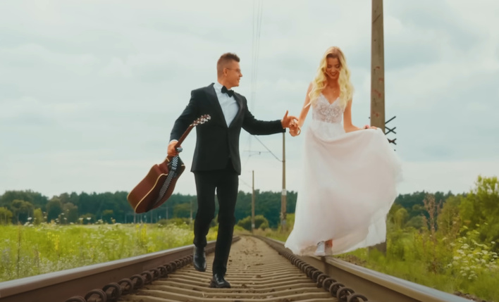 „Pierwszy raz” od MASSiVE robi furorę w sieci i zdobywa tysiące wyświetleń