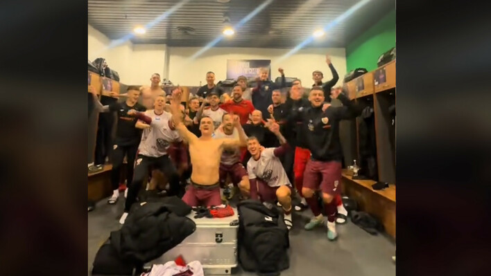 Piłkarze Piasta Gliwice świętowali zwycięstwo w rytm disco polo! Ten  nowy hit Zenka rozbrzmiał w szatni
