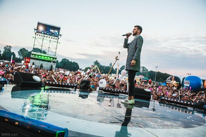 PILNE! Wokalista disco polo trafił do szpitala! Ból jest na tyle silny, że odwołano koncerty!