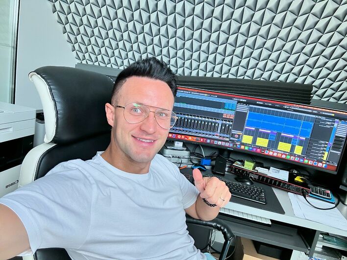 Playboys szykuje nowy hit? Jakub Urbański pracuje w domowym studiu! Fani spekulują o nowej muzycznej petardzie!

