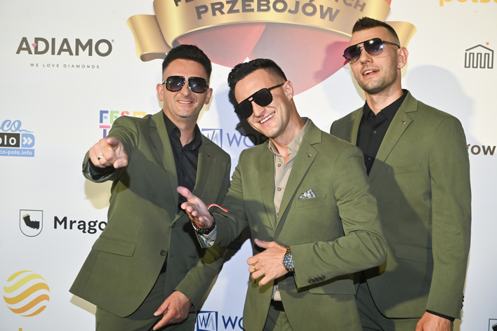 Gwiazdy disco polo Playboys skradły show na Festiwalu Weselnych Przebojów! „Filmowa Miłość” w nowej odsłonie podbija serca fanów!
