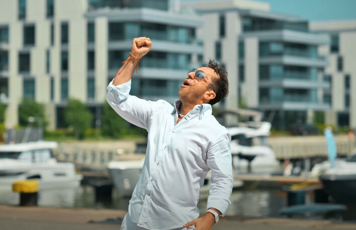  „Plaża nasza jest„ - gorąca premiera od zespołu Boys! Marcin Miller z hitem na wakacje 2023?! 