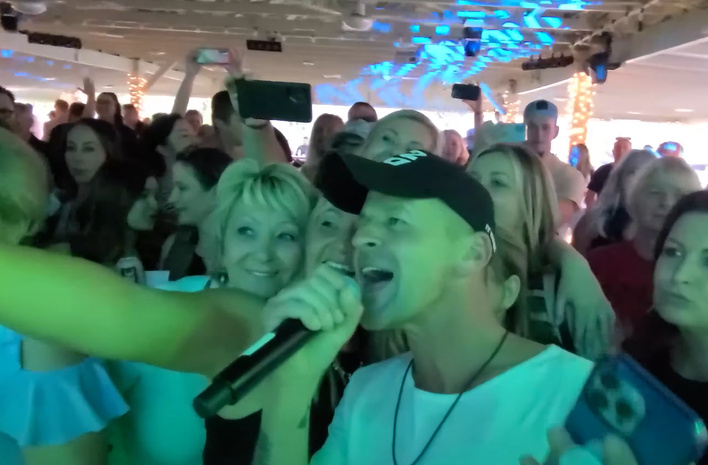 Polonia amerykańska oszalała na punkcie disco polo! W trakcie występu zespołu Vivat scena prawie zapłonęła! 