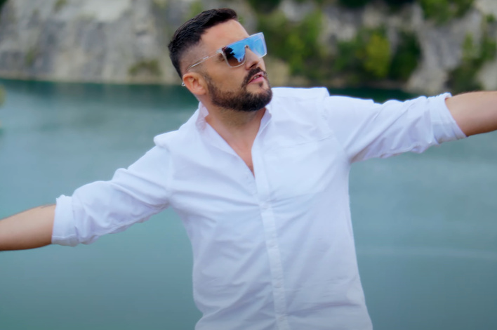 Ponad 100 tysięcy wyświetleń w kilka dni. „Amore” Mariusza Misztala idzie jak burza