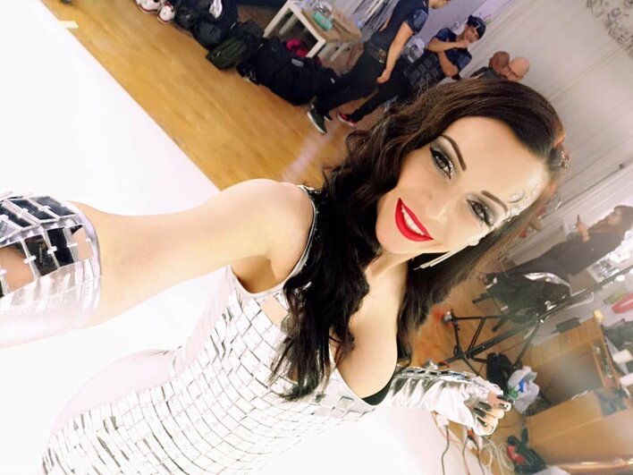 Ponętna wokalistka disco polo poczuła się spełniona! 