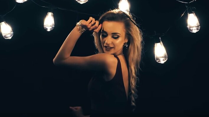 Ponętne kobiety i mocna klubowa premiera disco polo! Crump zaskoczył!