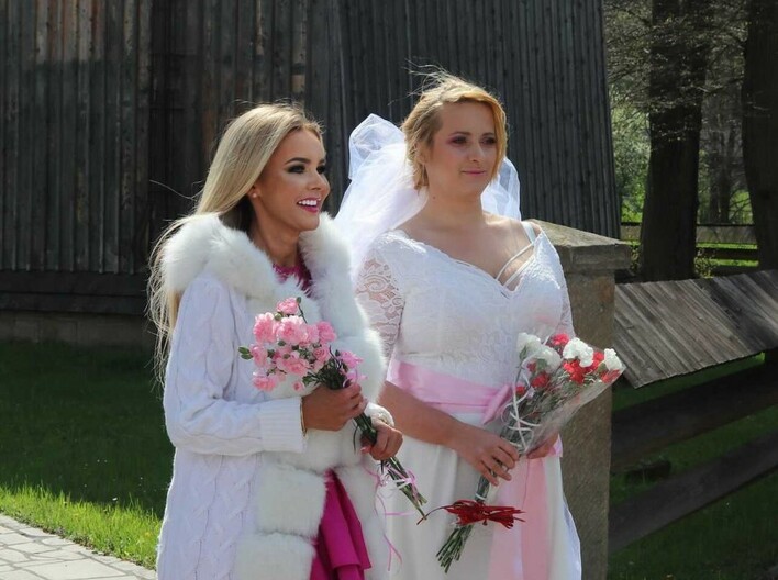 Wesele rodem z PRL-u! Gwiazda disco polo w roli śpiewającej druhny! Ta nowość podbije internet?!