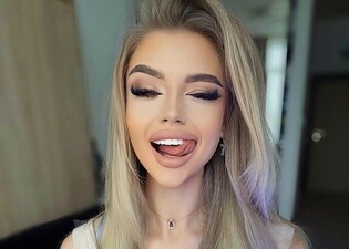 Ogromny dekolt i czarujący uśmiech! Najpiękniejsza gwiazda disco polo zachwyca!