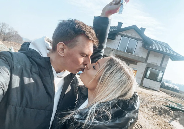 Popularna para disco polo pochwaliła się pięknym domem! Co za metraż! Paula i Jarek z grupy Enjoy mają już klucze do swojej willi! 