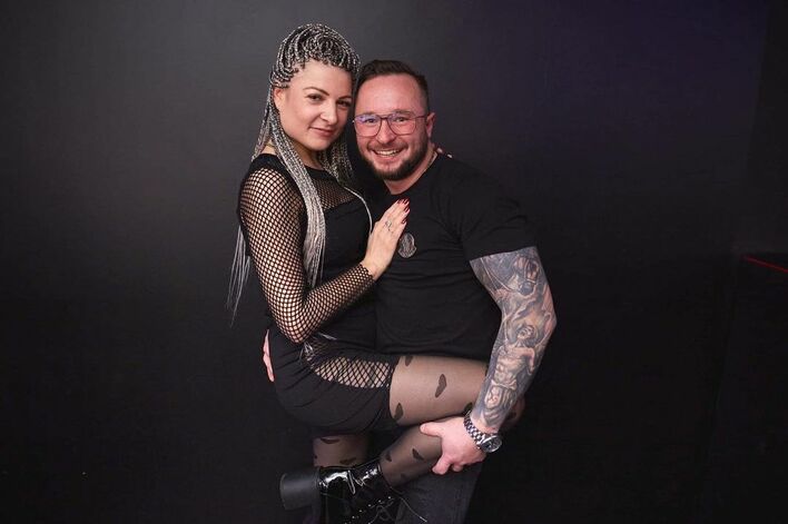 Magda Narożna znów szczęśliwie zakochana! Wokalistka disco polo przyłapana na czułych objęciach  z ukochanym! W komentarzach poruszenie!