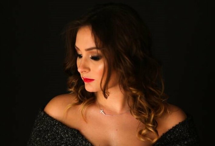 Popularna wokalistka disco polo nie wstydzi się swojego ciała! Wrzuciła zdjęcie w samym ręczniku!  