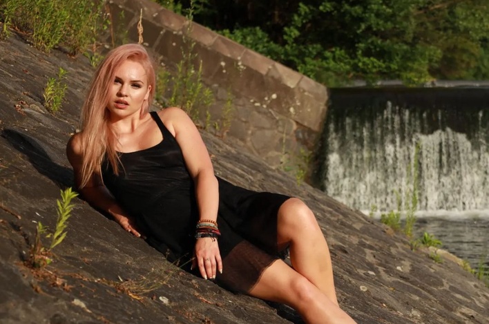 Popularna wokalistka disco polo została modelką?! Artystka pochwaliła się kuszącą sesją zdjęciową! Wygląda zjawiskowo?!