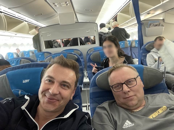 Co dalej z zespołem Weekend?! Radek Liszewski postawił na międzynarodową karierę! Artysta jest właśnie w drodze do Nowego Jorku! 