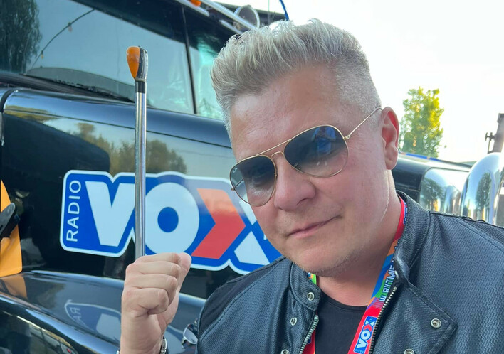 Jak mieszka Jorrgus? Sposób na oszczędność?! Gwiazdor disco polo mieszka w ekologicznym domu! Wszystkim steruje za pomocą  aplikacji! 