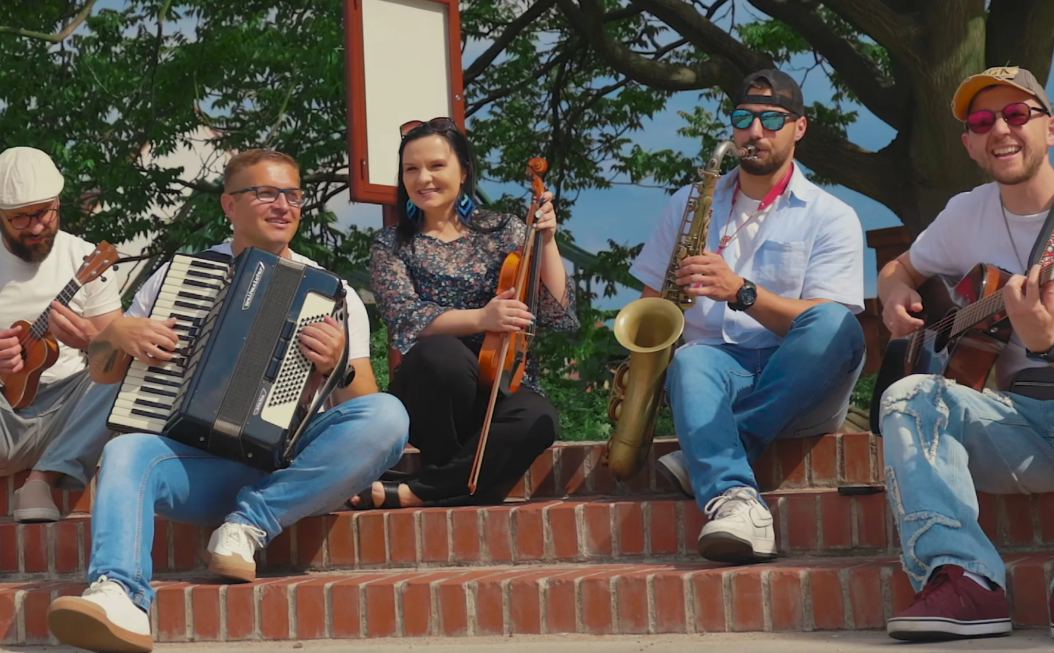 PoTrzebni Band z premierą „Zaproś mnie do siebie"