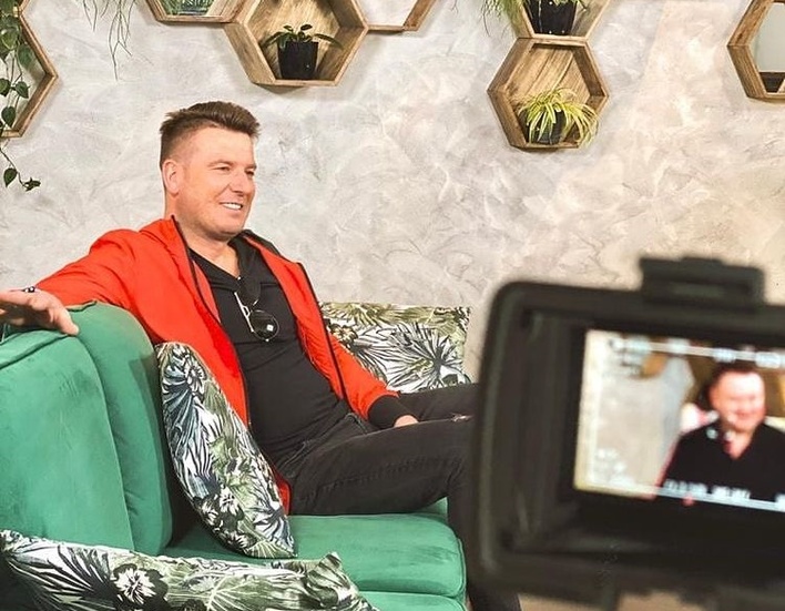 Kuchenne wojaże gwiazdora disco polo! Artysta nie żałował soli?! Fani wspierają Sylwka Power Play ”pięknie wygląda”