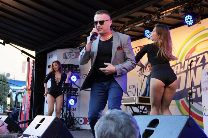 Powrót do lat 90-tych! Bobi „Jesteś ideałem” w zupełnie nowym wydaniu!