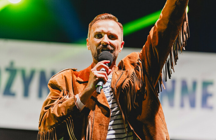 Maciej Smoliński rozpoczął sezon 2024! Co przygotował dla fanów disco polo?! Zobaczcie VIDEO prosto ze sceny! 