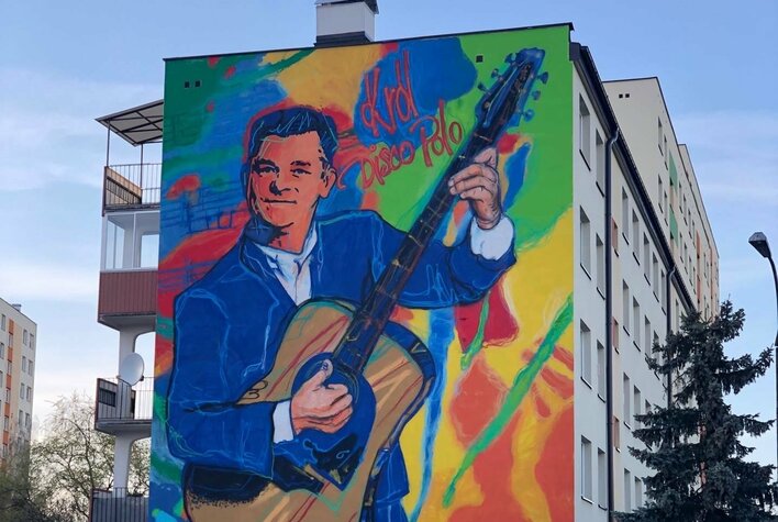 Prace nad muralem Zenona Martyniuka zakończone! Zobaczcie jak prezentuje się król disco polo!