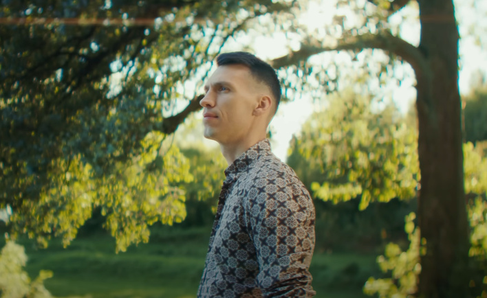 Premiera Bayera z nowym hitem „Nie pozwól mi”. Ten tekst o miłości poruszy każdego