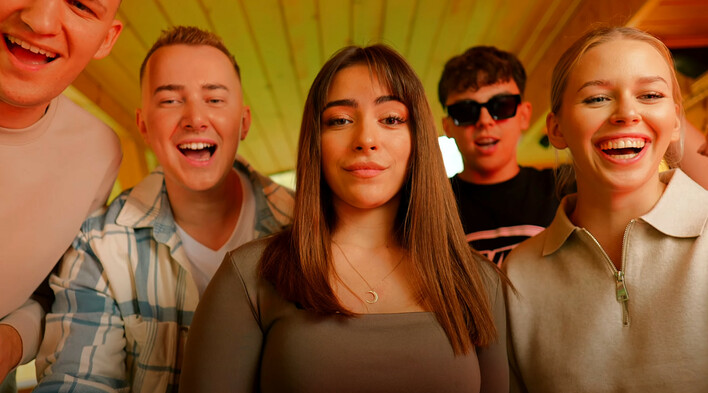 Premiera: Dawid Cieślukowski powraca z zaskakującym folkowym hitem! Posłuchaj „Kochałem” już teraz!
