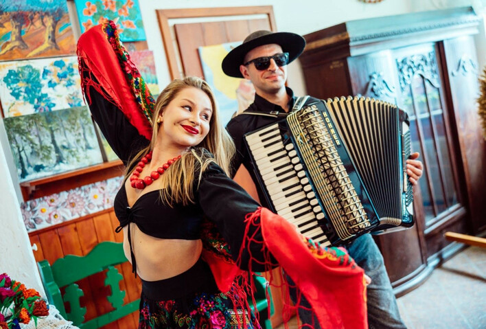 Premiera: Góralskie rytmy w disco polo? ”Zakręcona górolecka” MR GÓRALA robi furorę w sieci