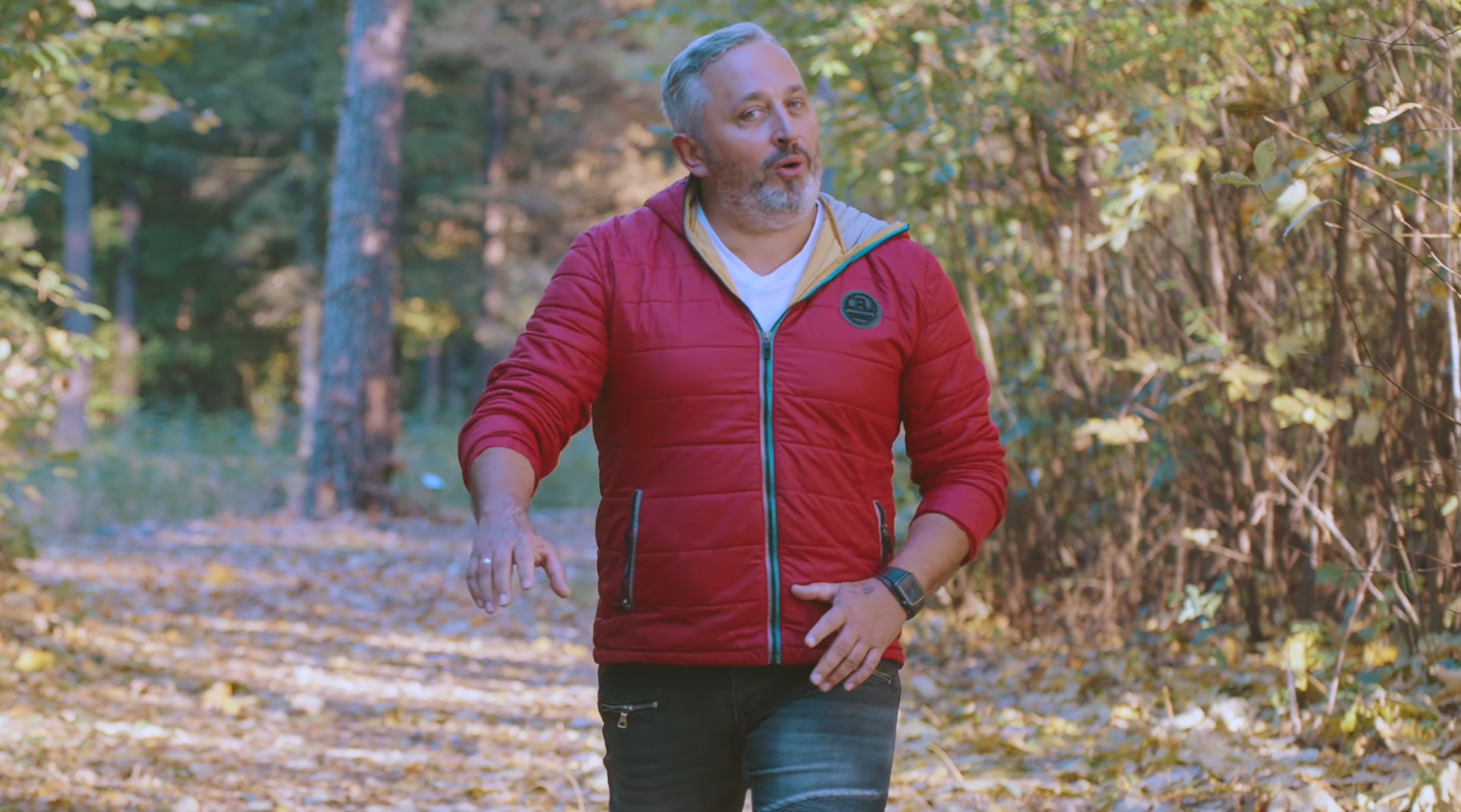 Premiera „Już zawsze na zawsze”. Wojtek Tutka, znany jako śpiewający leśnik i uczestnik Disco Star 2026, prezentuje nowość! 