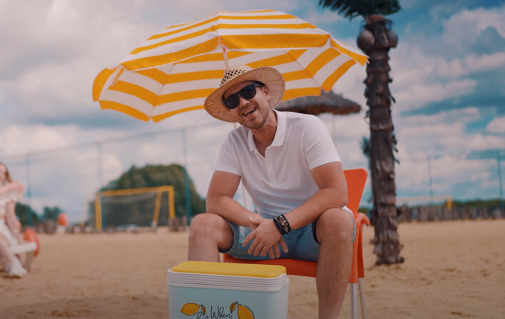 Premiera „Kocham ją” od Luki Rosiego. Nowa propozycja disco polo w romantycznym i wakacyjnym klimacie