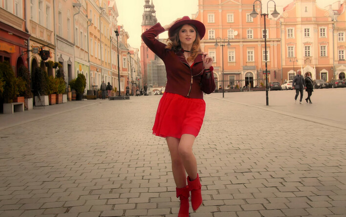 Wokalistka disco polo przeciw etykietowaniu kobiet! „Myszka„ Edyty Jończyk - Nowym hymnem silnych kobiet?!