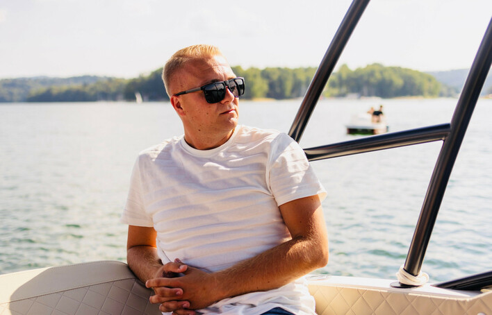 Premiera nowego utworu Szymona Jankowskiego „Bukiet Róż” – Nowa twarz na scenie disco polo
