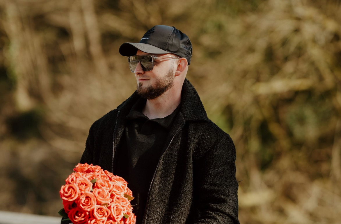 Premiera: Nowy talent w disco polo! MAURI i jego pierwszy singiel ”Zachód Słońca” już podbija serca

