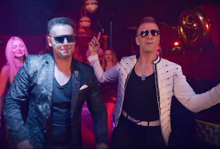 Premiera piosenki Extazy & News! W sieci pojawiła się nowa wersja piosenki "Masz w głowie figle". Lepsze od oryginału?