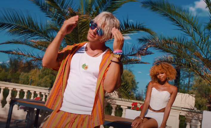 PREMIERA! Skolim zachwyca nowym hitem „Posłuchaj Mała„ - czy będzie to letni przebój?
