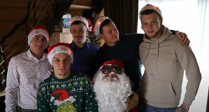 Premiera świąteczna: Zespół AleSiadło zaskakuje teledyskiem „Pada Śnieg i Święta Święta”! Motyw z popularnej bajki "Alvin i Wiewiórki"